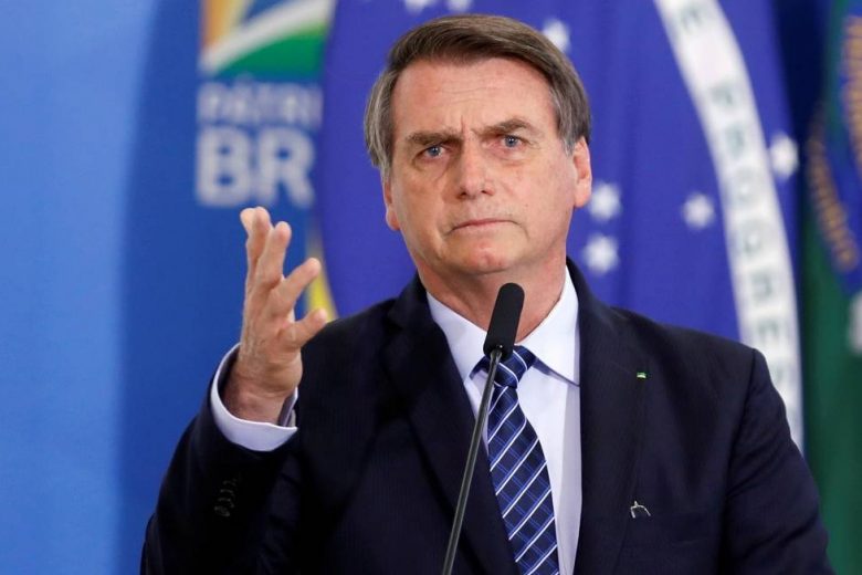 Grupo de hackers Anonymous expõe dados do clã Bolsonaro na internet