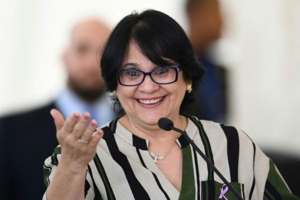 Damares Alves, ex-ministra de Bolsonaro, é eleita senadora pelo DF