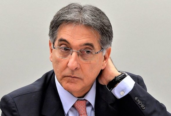 Pimentel é condenado a 10 anos de prisão por tráfico de influência e lavagem de dinheiro