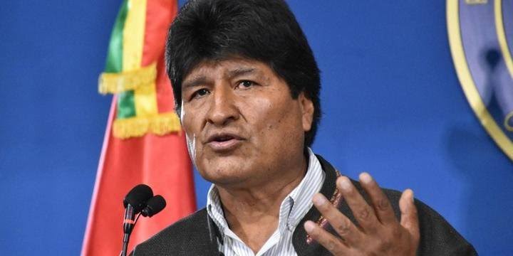 Sob forte pressão, Evo Morales anuncia renúncia em discurso pela televisão