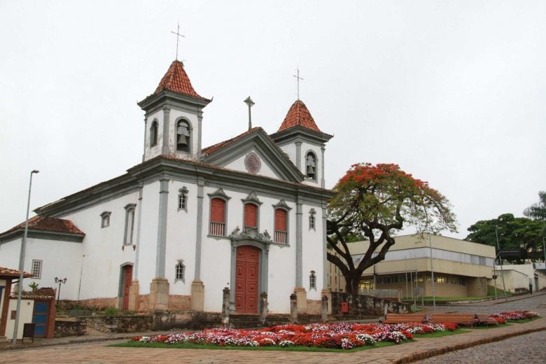 Santa Bárbara completa 315 anos com entrega de honrarias