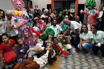 Idosos e colaboradores do Lar de Ozanam no Trem de Natal da Vale