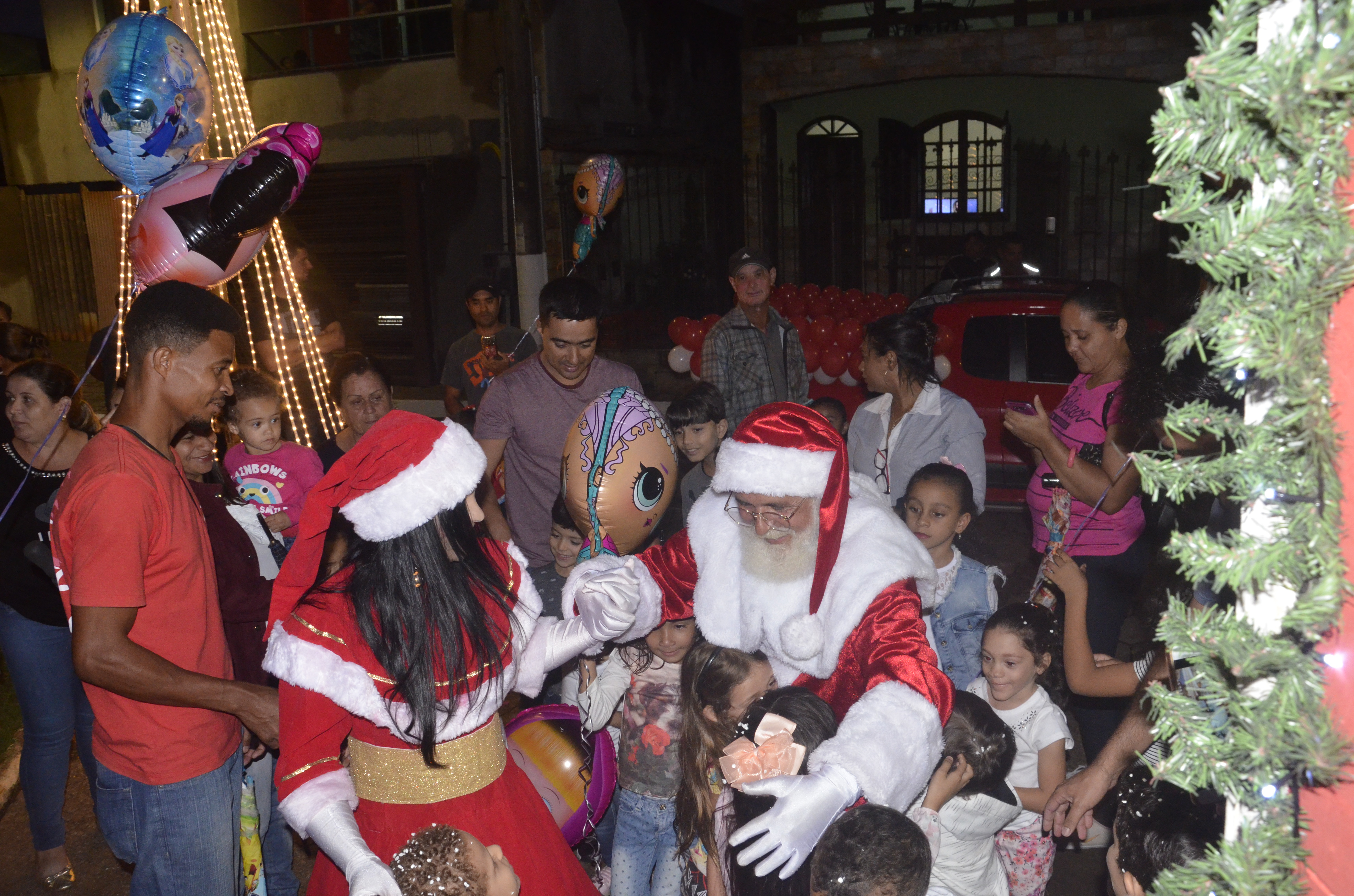 São Gonçalo acende luzes de Natal e recebe Papai Noel nesta sexta