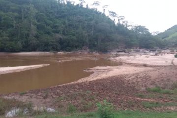 Adolescente salva primo mais novo, mas morre afogado no rio Santo Antônio, em Ferros