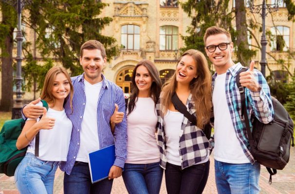25 bolsas de estudo no exterior estão com inscrições abertas neste fim de ano