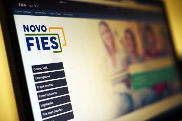Fies-exigira-400-pontos-na-redacao-do-Exame-Nacional-do-Ensino-Medio
