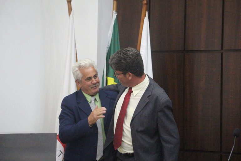 Belmar e Sinval selam as pazes em última reunião do ano em Monlevade