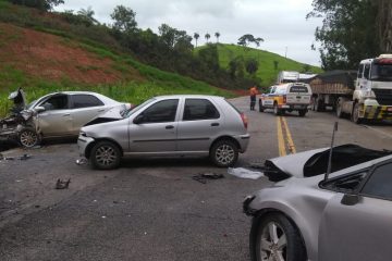 BR-381: Acidente envolvendo três carros mata uma criança