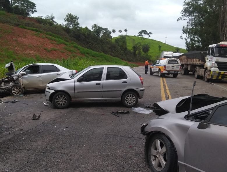 BR-381: Acidente envolvendo três carros mata uma criança