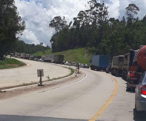 BR-381 já registra trânsito lento e acidentes na saída para o feriado de fim de ano 
