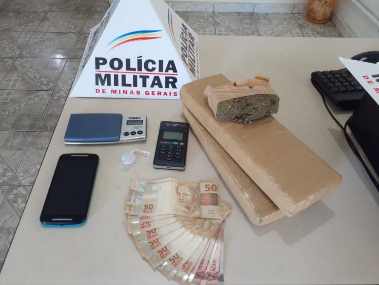Duas barras de maconha são apreendidas em operação da PM no Prata