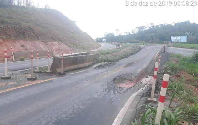 Buraco na BR-381 provoca interrupção no trânsito e atrapalha vida de motoristas