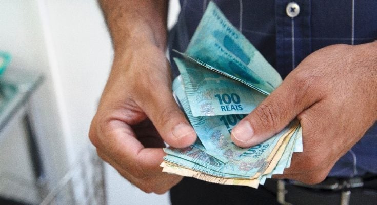 Salário mínimo de R$ 1.320 começa a valer neste domingo