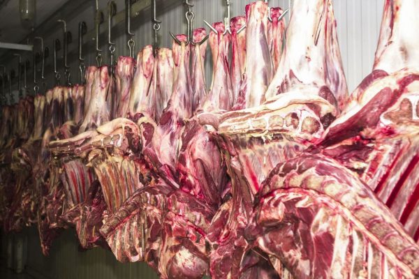 Com altas de até 17%, preços de carne e ovos vão bater de novo inflação em 2021