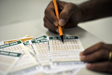 Apostadores da Mega da Virada sonham em ajudar a família e com viagens