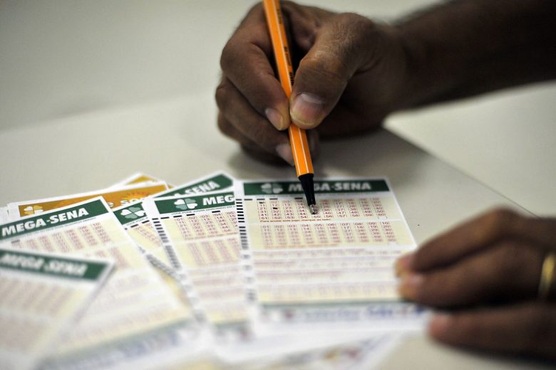 Apostadores da Mega da Virada sonham em ajudar a família e com viagens