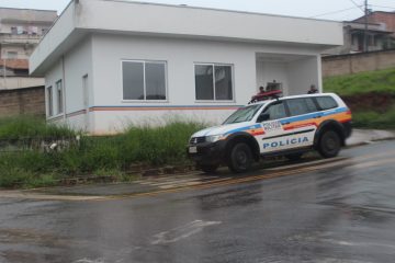 Mulher é arremessada para fora de carro ao deixar motel em Itabira