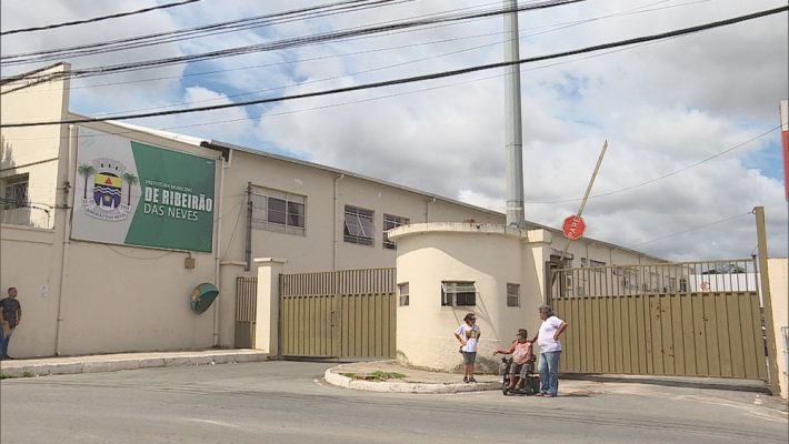 Fachada da Prefeitura de Ribeirão das Neves, na Grande BH — Foto: Reprodução/TV Globo