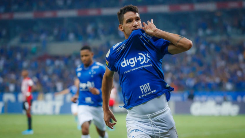 Thiago Neves e Fabrício Bruno acionam Cruzeiro na Justiça