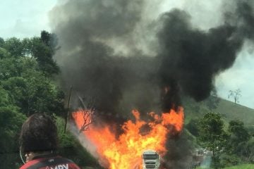 Uma pessoa morre em acidente com explosão de carreta na BR-381, em Nova Era