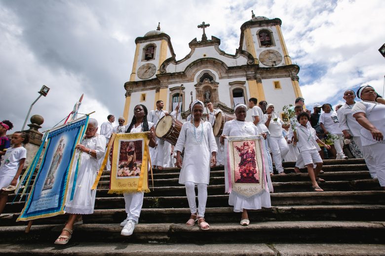 Grupos e Guardas de Congado se reúnem em cortejo em Ouro Preto