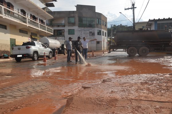 Prefeitura de São Gonçalo vai pagar auxílio para moradores atingidos pela enchente