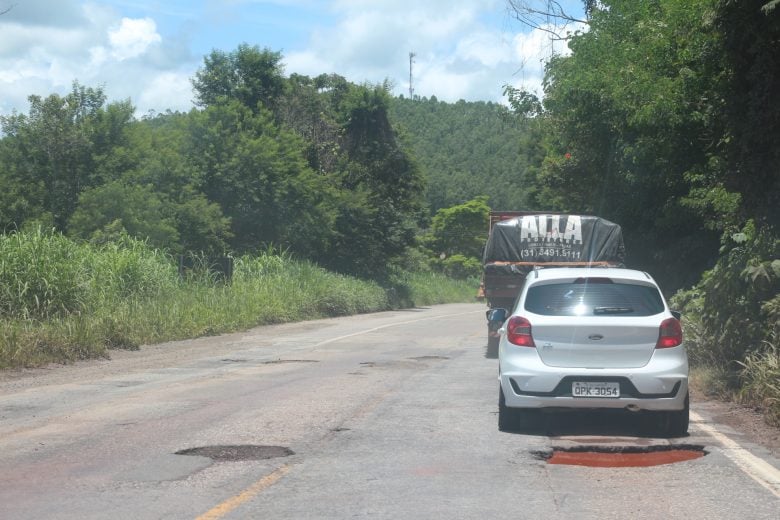 Rodovia que liga Itabira à BR-381 tem ainda mais buracos após as chuvas