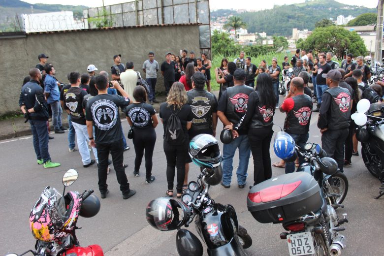 Protesto pela morte de jovem motociclista pede prudência no trânsito Protesto pela morte de jovem motociclista pede prudência no trânsito
