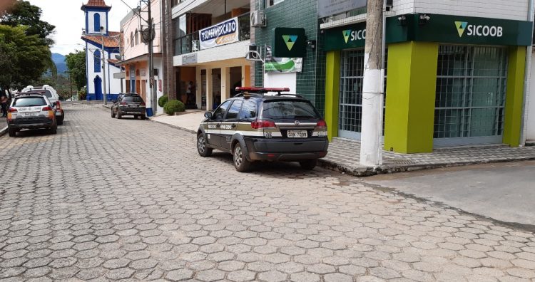 gerente usa dinheiro do banco