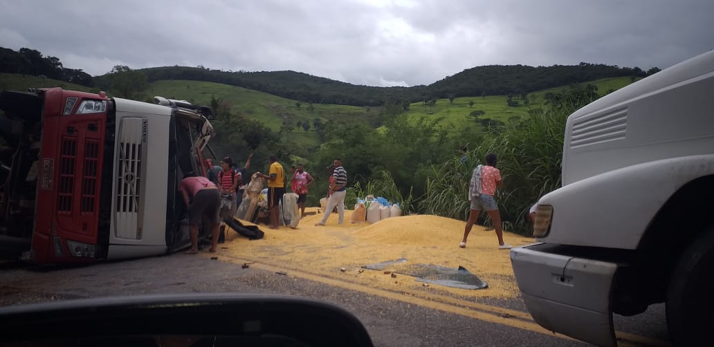 BR-381 é parcialmente interditada após acidente em São Gonçalo