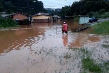 Casas são inundadas e moradores são encaminhados para abrigo em Monlevade