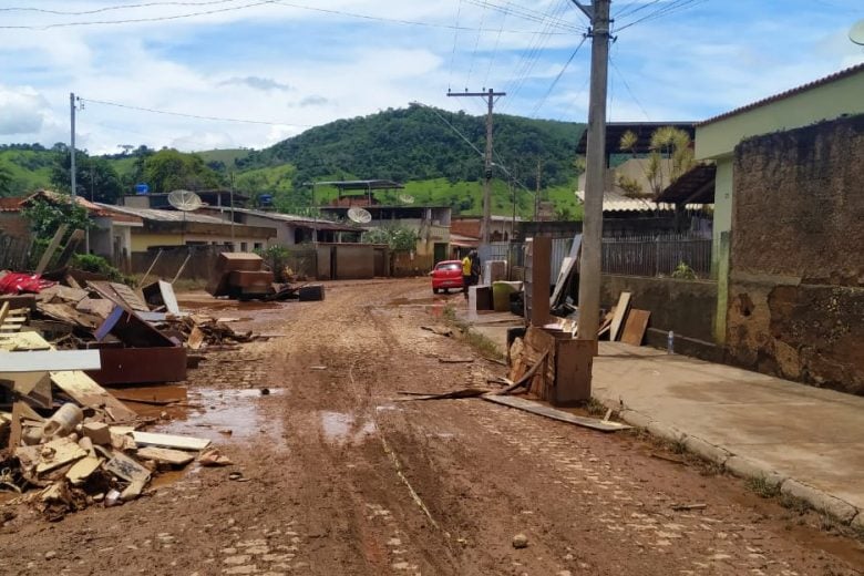 Sobe para 52 o número de mortes causadas pelas chuvas em Minas Gerais