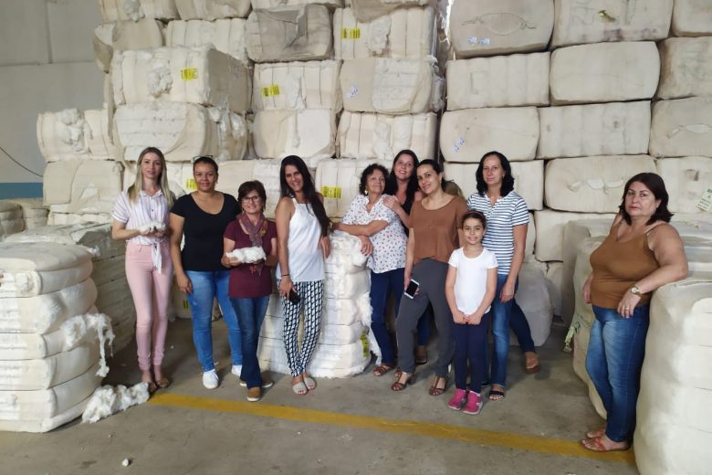 Artesãs de Catas Altas conhecem fábrica de chita em Alvinópolis