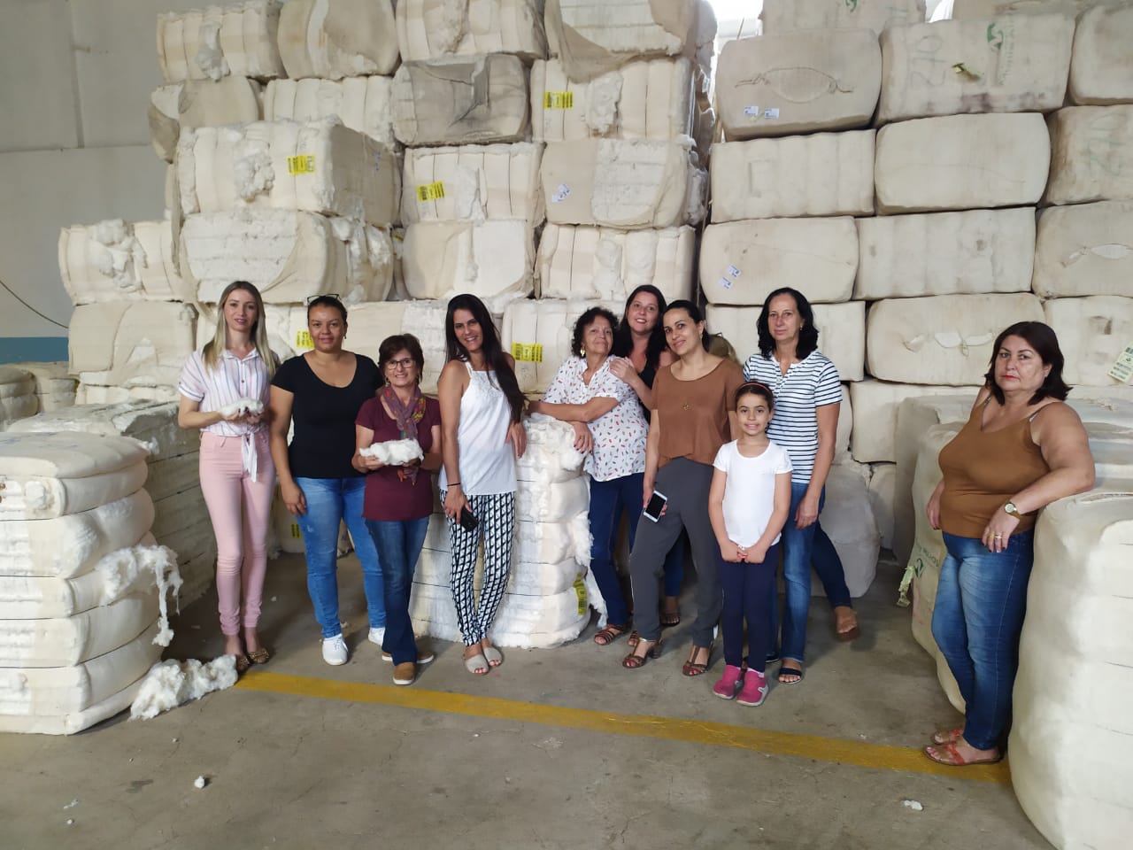 Artesãs de Catas Altas conhecem fábrica de chita em Alvinópolis