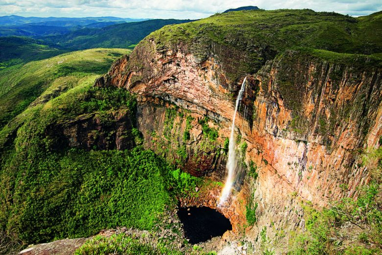 Chuvas fortes: Conceição fecha acesso à cachoeira do Tabuleiro, maior de MG