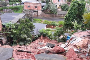 Desmoronamentos, quedas de árvores, ruas interditadas: chuva faz estragos em Itabira durante madrugada