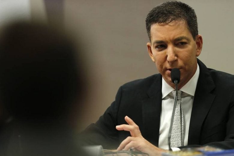 Jornalista Glenn Greenwald e outros seis são indiciados por invasão e roubo de mensagens de celulares