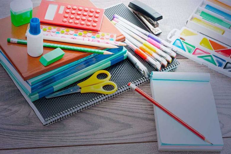 Pais questionam itens de material escolar exigidos em escolas municipais de Monlevade