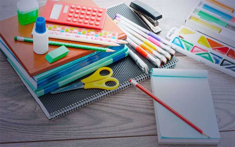 Pais questionam itens de material escolar exigidos em escolas municipais de Monlevade