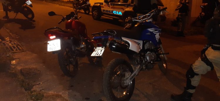 moto-roubada-e-outra-usada-no-crime-sao-encontradas-em-casa-no-bairro-sao-marcos