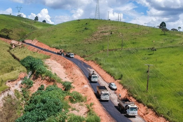 Prefeitura conclui asfaltamento no Alto da Barbacena, no Pedreira