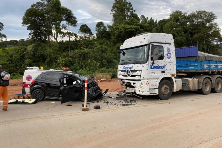 Homem morre em acidente envolvendo dois veículos na BR-381