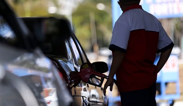 Enquanto o diesel teve queda, a gasolina subiu 9% no primeiro ano do governo Lula