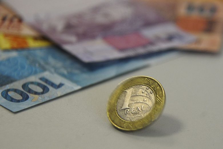 Juros do cheque especial chegam a 165,6% ao ano em janeiro Juros do cheque especial chegam a 165,6% ao ano em janeiro