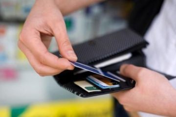Compras com cartão no exterior serão cobradas conforme a taxa de câmbio do dia