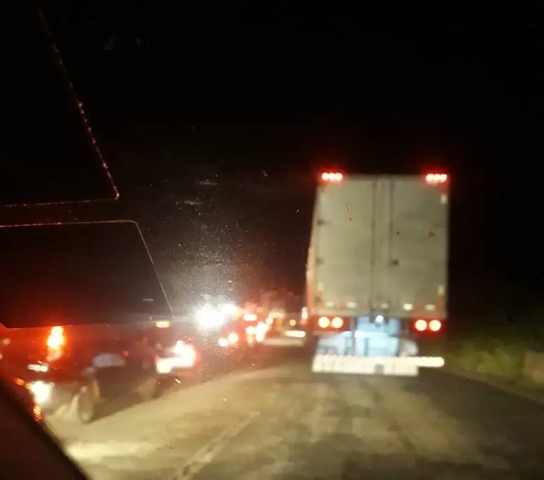 Motoristas enfrentam lentidão e longos congestionamentos na BR-381