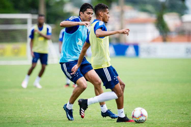 Na expectativa por estreia, Moreno marca em goleada do Cruzeiro em jogo-treino