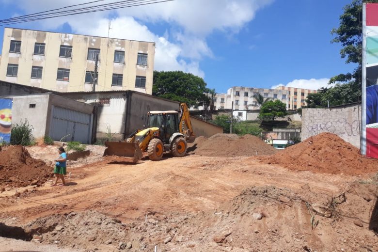 Prefeitura planeja concluir pavimentação de ruas até abril Prefeitura planeja concluir pavimentação de ruas até abril