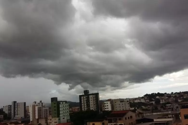 Segundou com pancadas de chuva e trovoadas isoladas em Itabira e região; confira a previsão do tempo