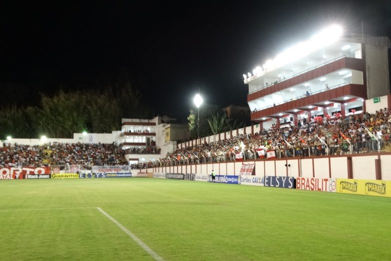 Tombense e Cruzeiro disputam jogo atrasado em busca da liderança do Mineiro